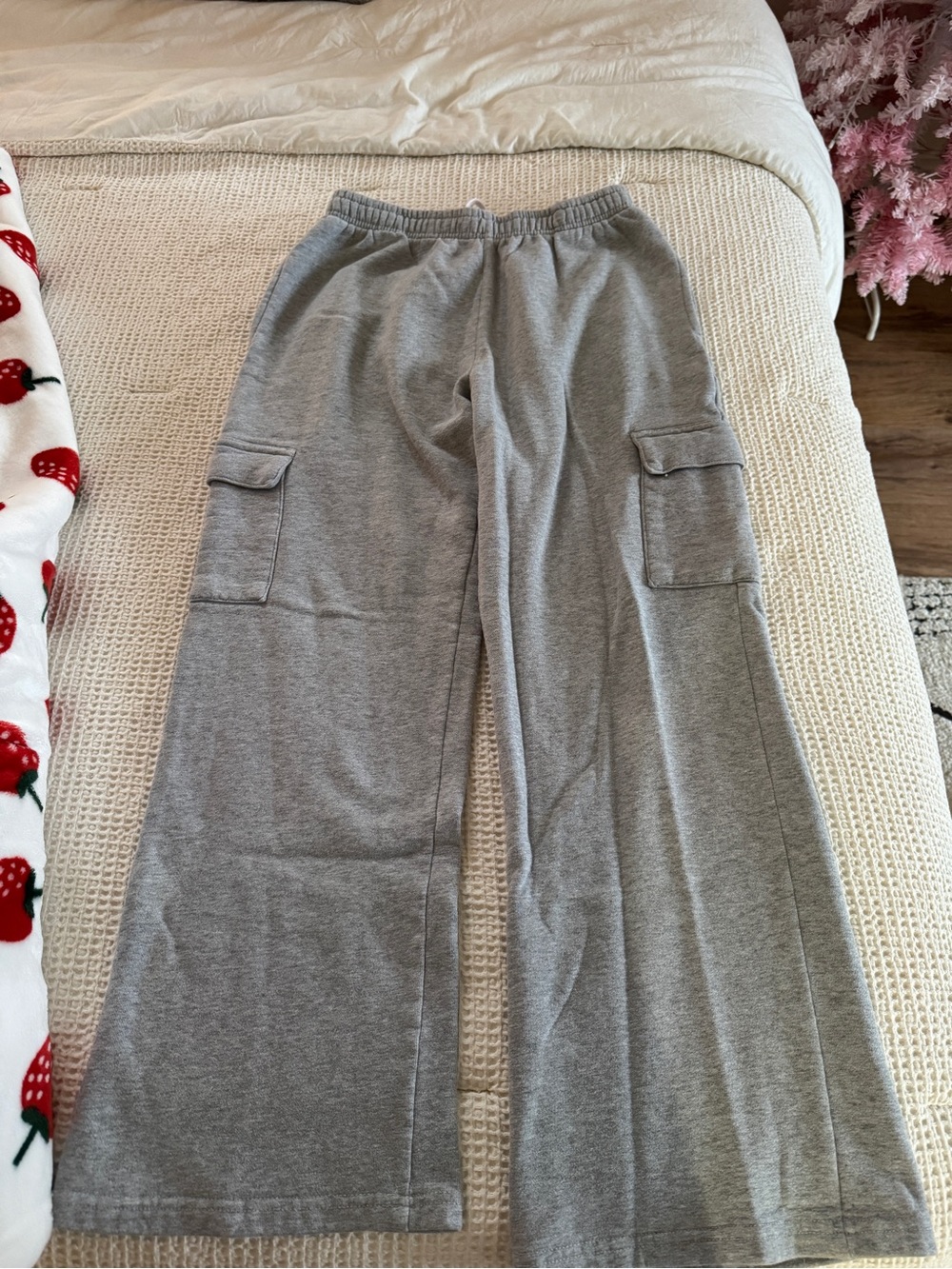 Brandy Melville Gray Wide-Leg Cargo Sweatpants